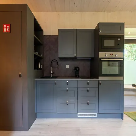 Woodland Hideaway For Two *
